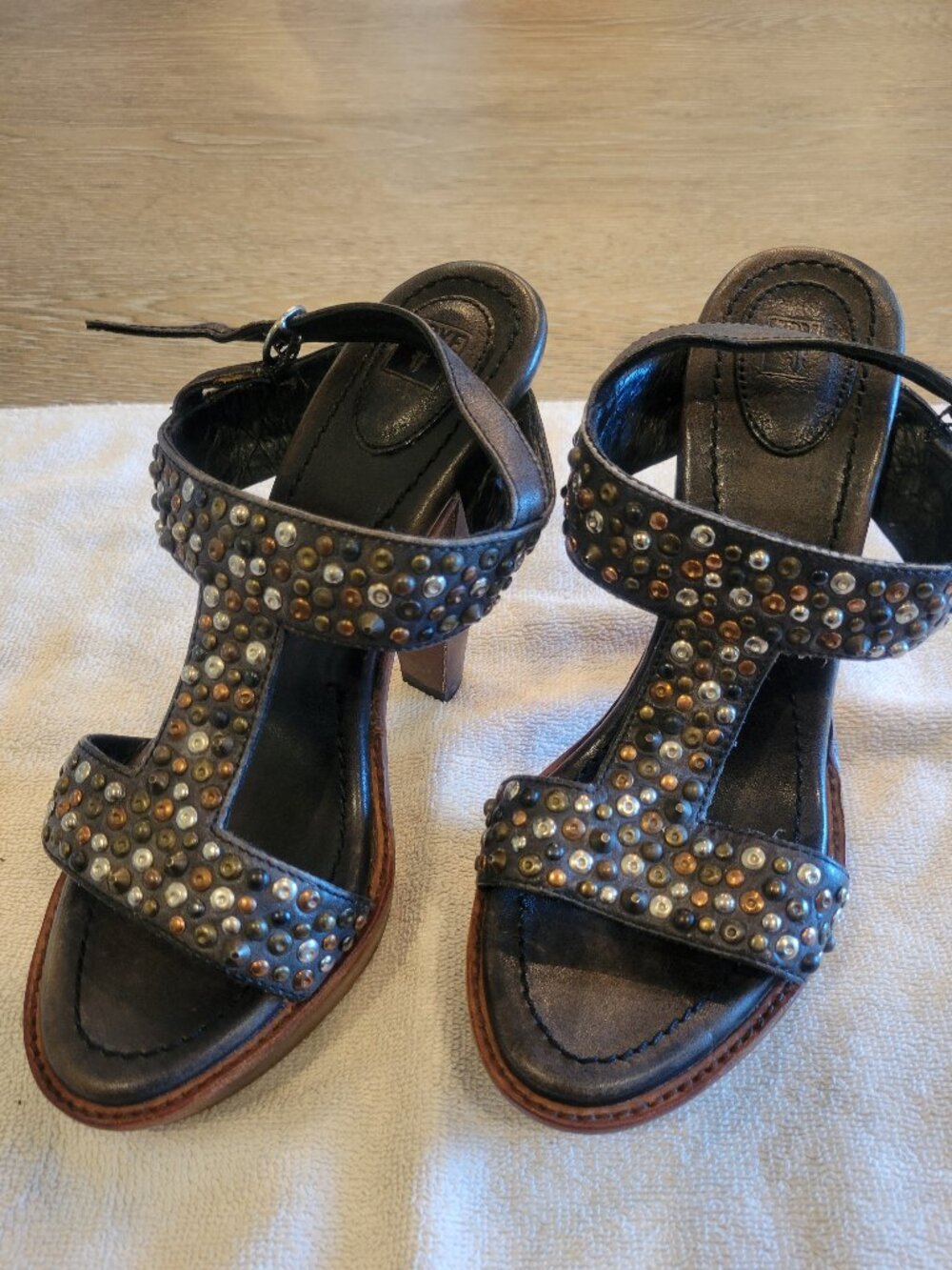 Frye Studded Leather T-Strap Heeled Sandals Black Brown Women's Size 7